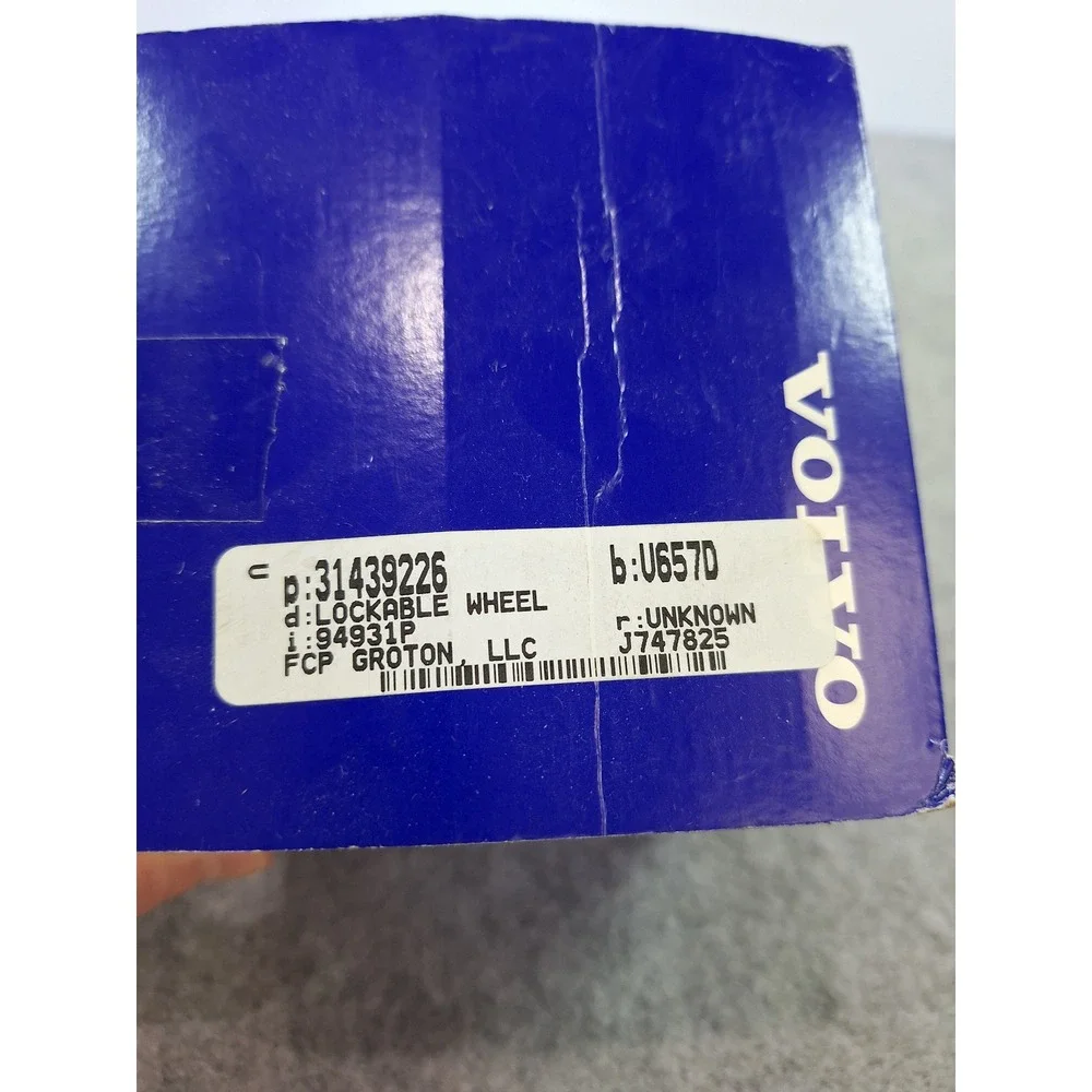 Genuine Volvo Lockable Wheel Bolt Kit 31439226  Chrome Set of 4
